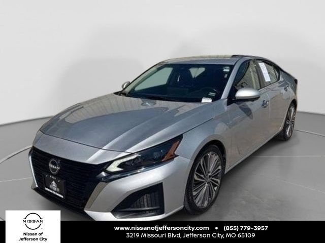 Brilliant Silver Metallic 2023 Nissan Altima 2.5 SL FWD Sedan Front-Wheel Drive Continuously Variable Transmission