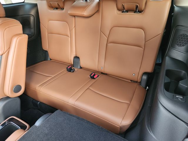 2025 Nissan Pathfinder Platinum photo 18