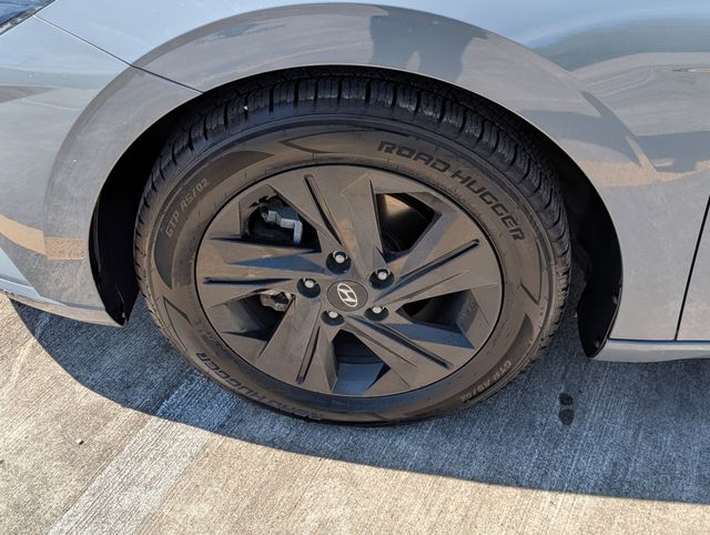 2022 Hyundai Elantra SEL - 8