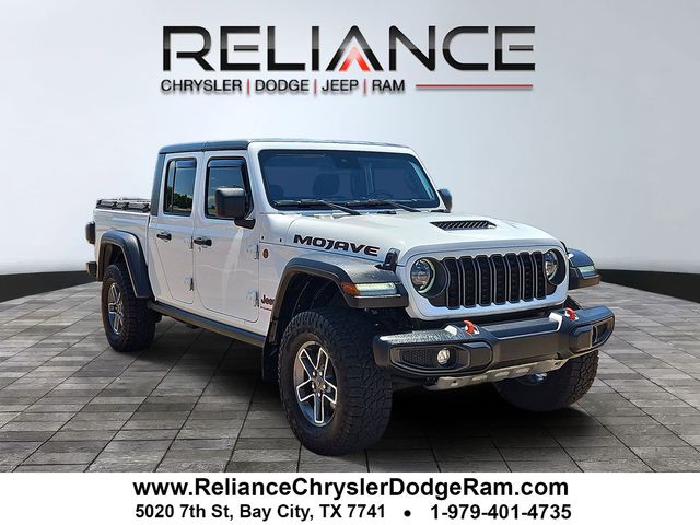 Bright White Clearcoat 2024 Jeep Gladiator Pickup Truck Four-Wheel Drive 8-Speed Automatic