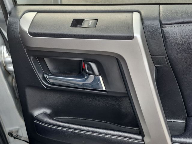 Used 2017 Silver Toyota SR5 image 32