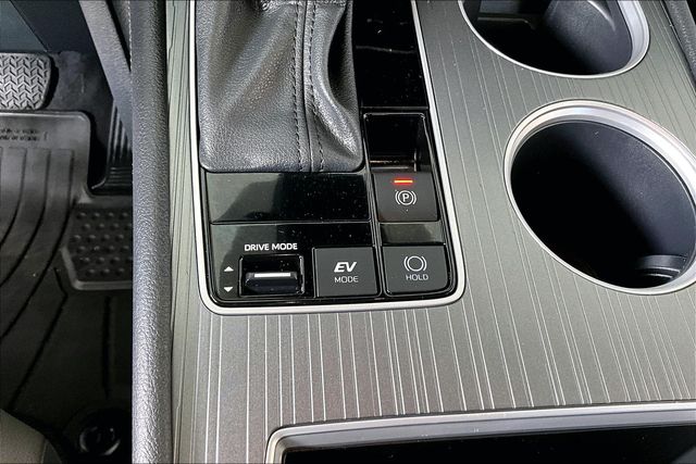 Used 2025 Toyota Sienna XLE 4D Passenger Van