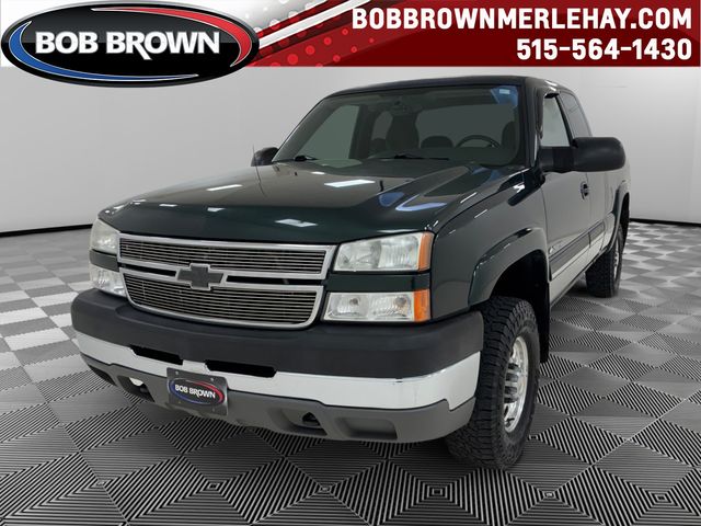 Dark Green Metallic 2005 Chevrolet Silverado 2500HD Pickup Truck Four-Wheel Drive 4-Speed Automatic Overdrive