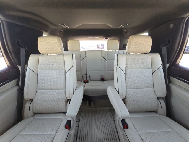 2021 Cadillac Escalade Premium Luxury:45327B1