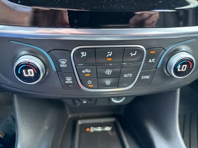 Used 2022 White Chevrolet LT image 23