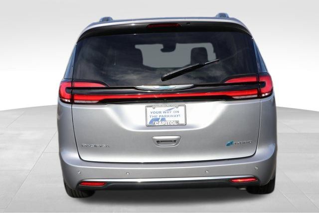 2021 Chrysler Pacifica Hybrid Limited 22