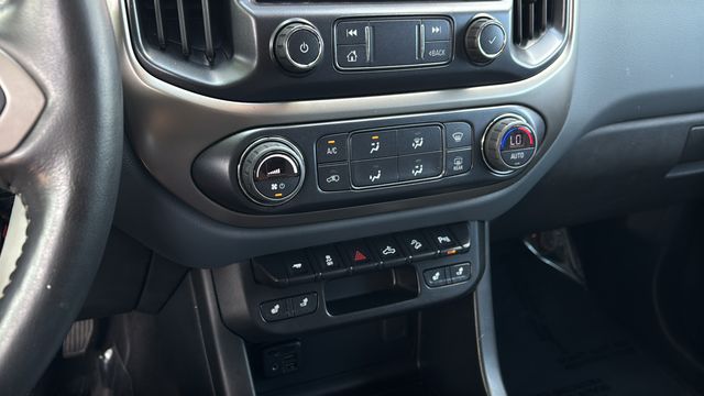Used 2022 Black Chevrolet Z71 image 29