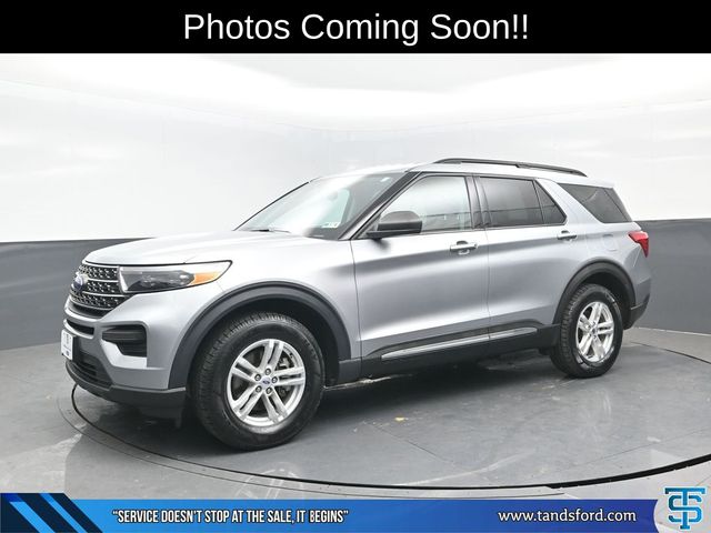 Iconic Silver Metallic 2022 Ford Explorer XLT AWD SUV / Crossover All-Wheel Drive Automatic