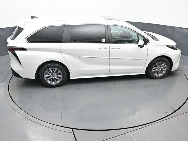 2024 Toyota Sienna XLE 44