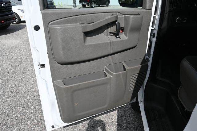 2023 GMC Savana 2500 Work Van photo