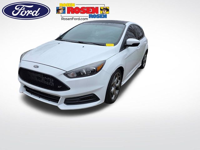 Oxford White 2017 Ford Focus ST Hatchback Front-Wheel Drive 6-Speed Manual