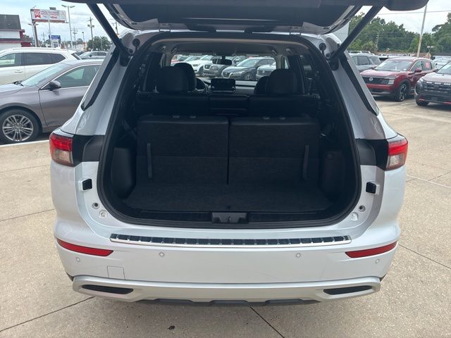 2024 Mitsubishi Outlander SE  at Royal Nissan