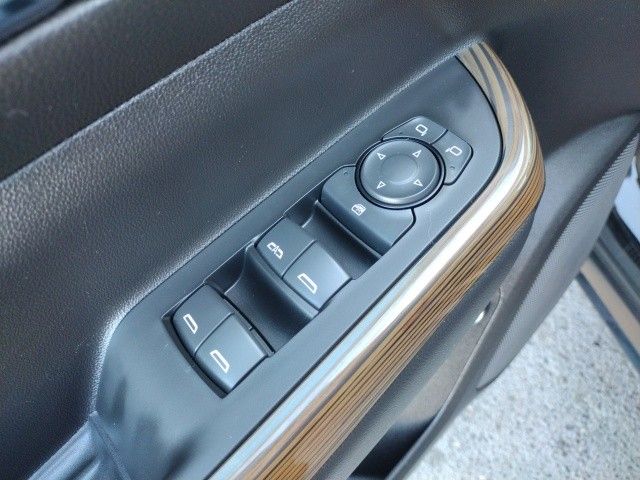 2023 GMC Acadia SLE photo