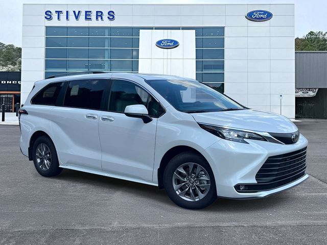 White (Wind Chill Pearl) 2026 Toyota Sienna Minivan Front-Wheel Drive Continuously Variable Transmission
