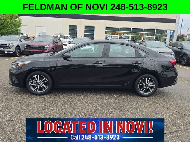 Used 2022 Kia FORTE LXS with VIN 3KPF24AD0NE456382 for sale in Livonia, MI