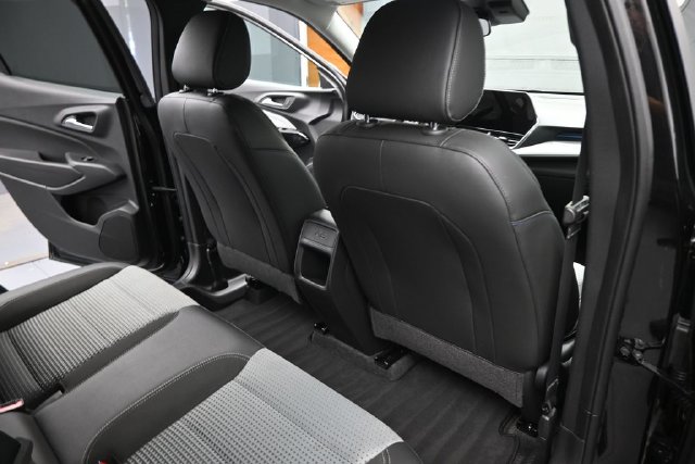 Used 2025 Chevrolet Trax SUV