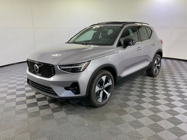 2026 Volvo XC40 Plata (Aurora Silver) SUV/Crossover Tracción en las cuatro ruedas Automática