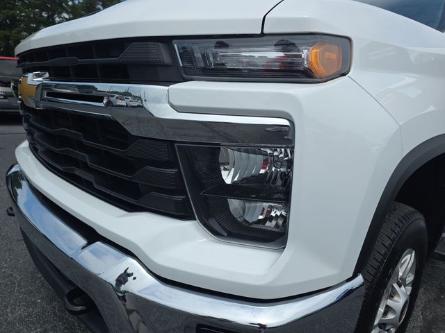 Used 2025 White Chevrolet LT image 32