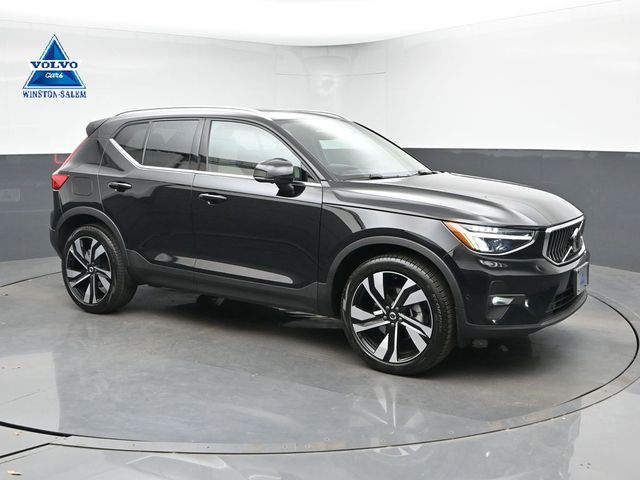  2023 Volvo XC40 B5 Plus Bright Theme AWD   