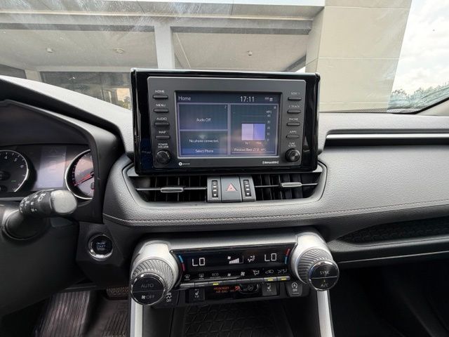 Used 2020 Silver Toyota XLE Premium image 14