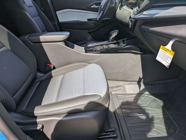 2025 Chevrolet Trax LT photo