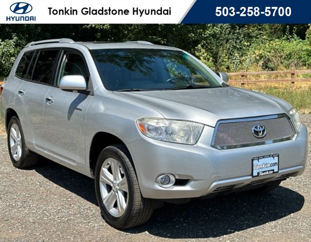 Silver 2010 Toyota Highlander SUV / Crossover All-Wheel Drive 5-Speed Automatic Overdrive