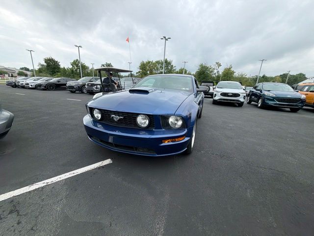 2008 Ford Mustang Azul Coupé  5 velocidades Automática