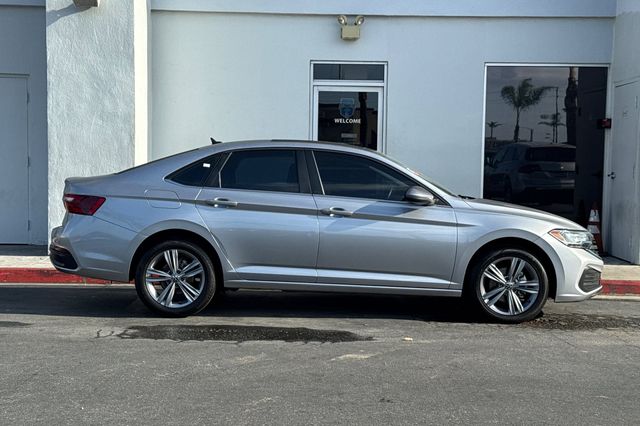 3VW7M7BU7RM057881
