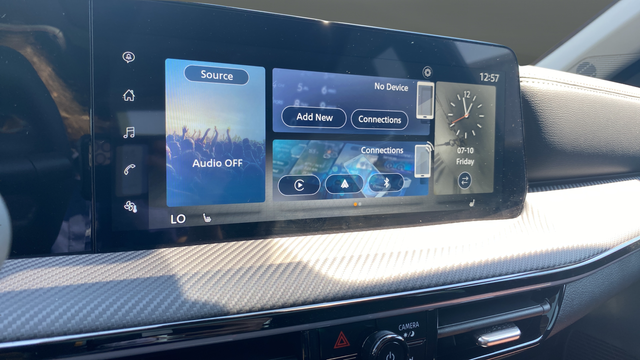 Used 2025 Aspen White Tricoat Nissan SR image 15