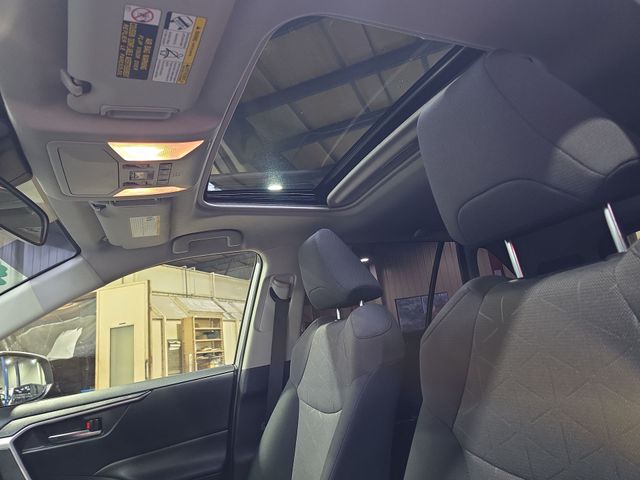 Used 2019 Silver Toyota XLE image 30
