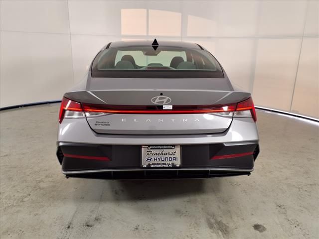 2025 Hyundai Elantra SEL Convenience photo