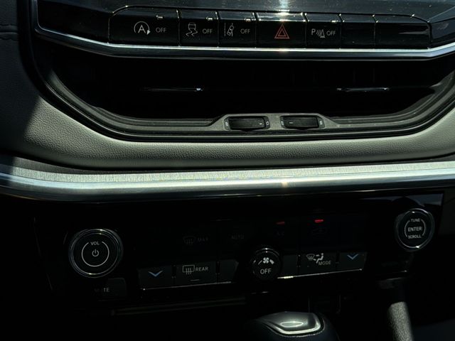 Used 2024 Silver Jeep Limited image 13