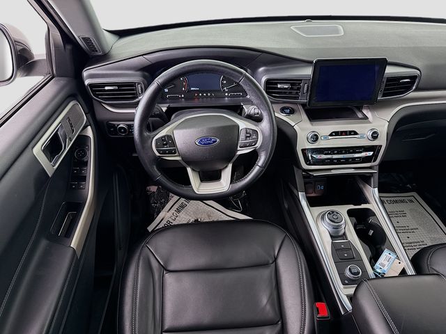 2023 Ford Explorer XLT photo
