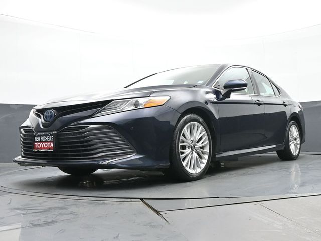 2018 Toyota Camry Hybrid XLE 29