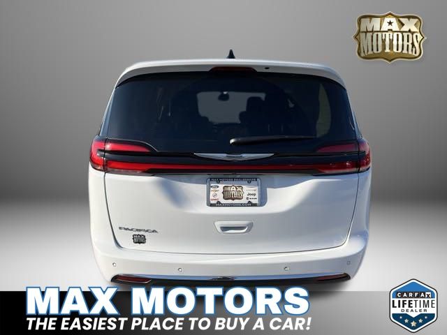 2024 Chrysler Pacifica Touring L 8