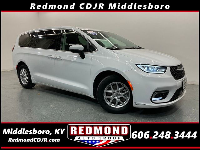 Bright White Clearcoat 2023 Chrysler Pacifica Touring L FWD Minivan Front-Wheel Drive 9-Speed Automatic