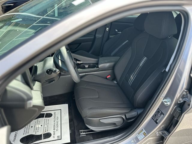 Used 2023 Silver Hyundai Blue image 12