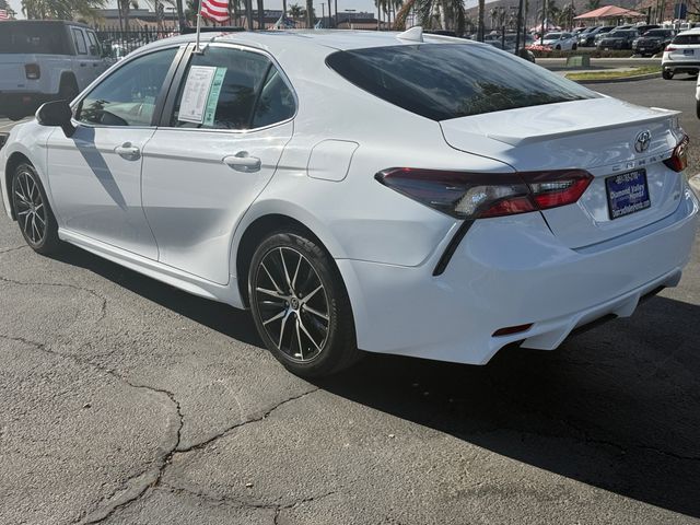 2022 Toyota Camry SE 3