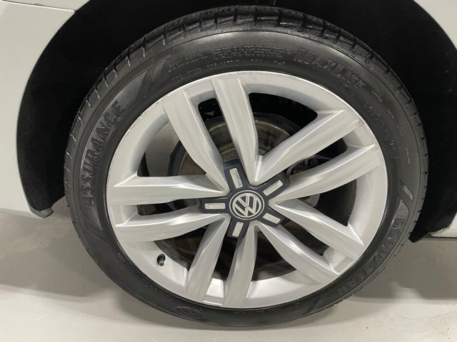2017 Volkswagen Passat 1.8T SE photo