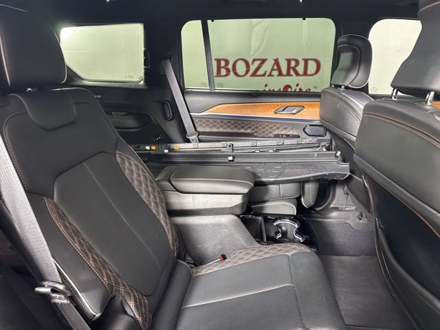 2022 Diamond Black Crystal Pearlcoat Jeep Grand Cherokee L Summit 4X4 SUV