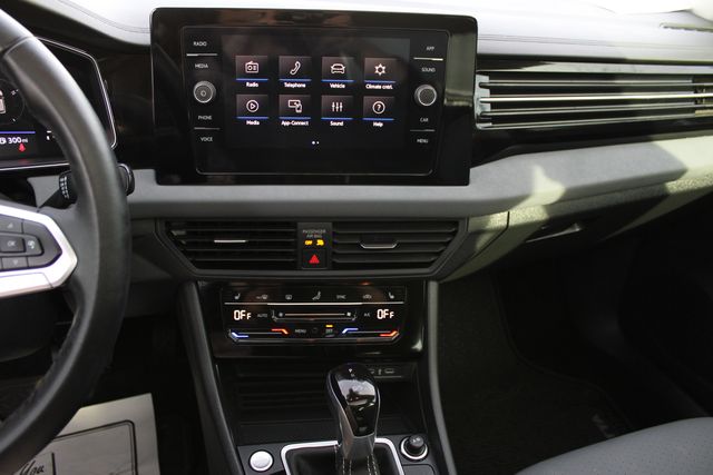 Used 2025 Black Volkswagen 1.5T SE image 14