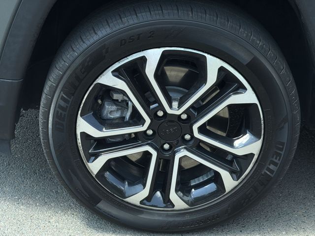 Used 2024 Gray Jeep Limited image 8