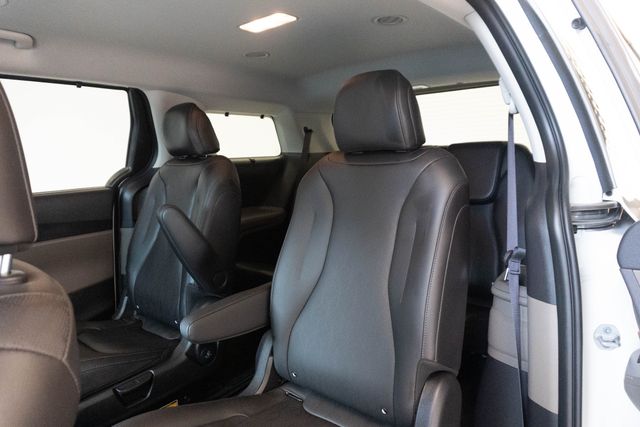 Used 2026 Kia Carnival Hybrid Van