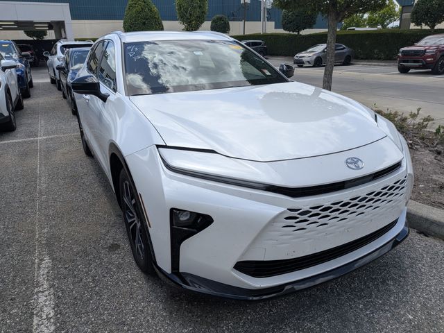 Oxygen White 2025 Toyota Crown Signia XLE AWD SUV / Crossover All-Wheel Drive Continuously Variable Transmission