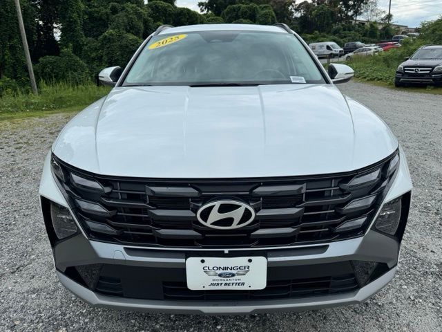 Used 2025 White Hyundai SEL Convenience image 2