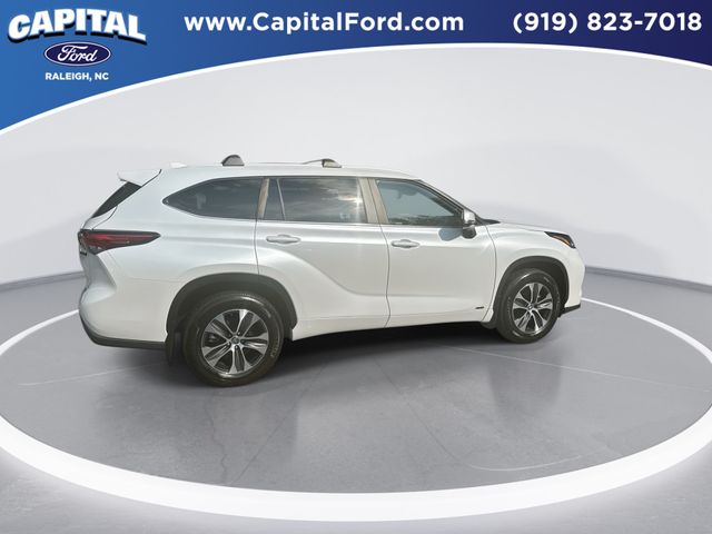 Used 2023 Beige Toyota XLE image 9
