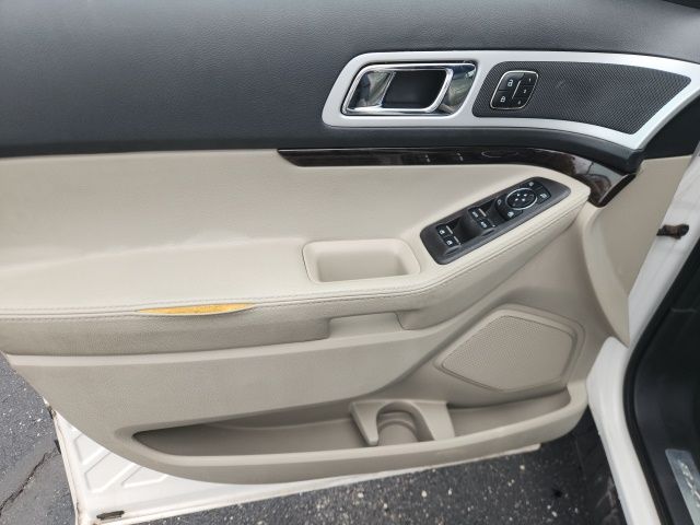 Used 2012 White Platinum Clearcoat Metallic Ford Limited image 12
