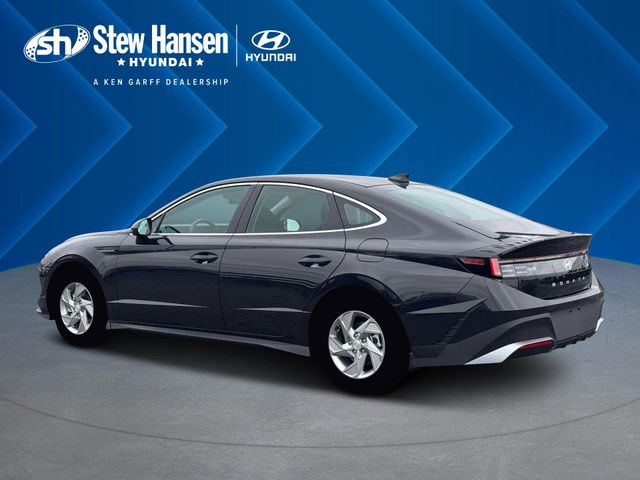 New 2026 Blue Hyundai SE image 4