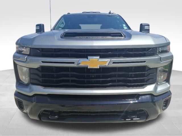 2024 Chevrolet Silverado 2500HD Custom — photo 2