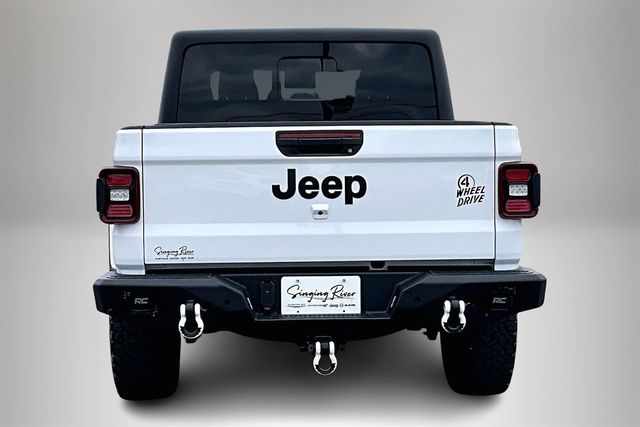 Used 2024 Jeep Gladiator Willys 4D Crew Cab